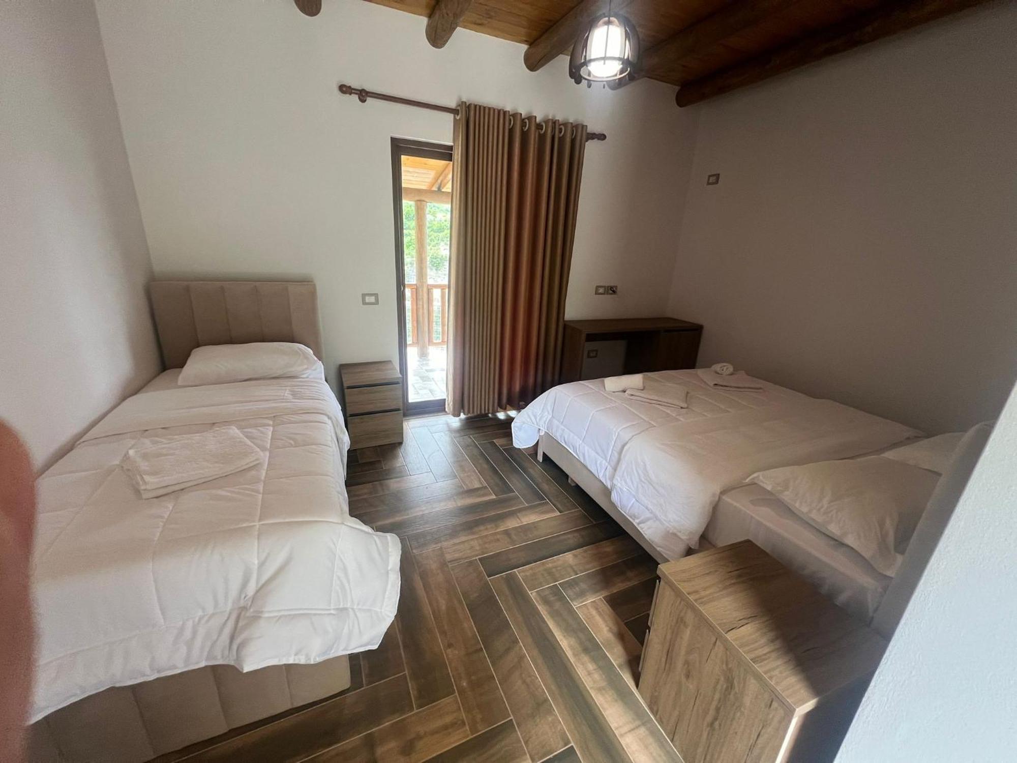 Guest House Bracaj Zhaban Eksteriør bilde